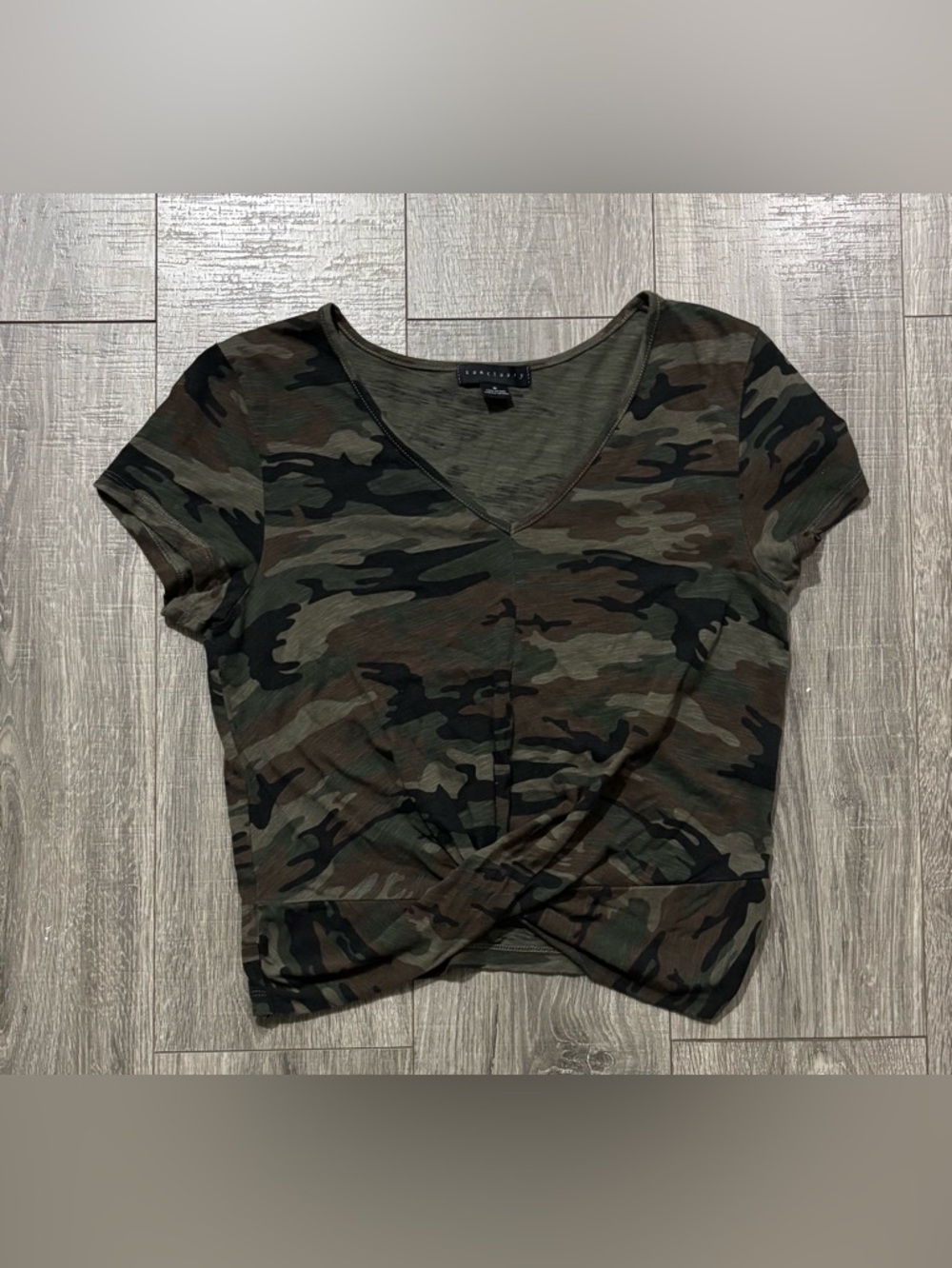 Sanctuary Camo Twist Front Top Size M Short Sleeve V-Neck Casual